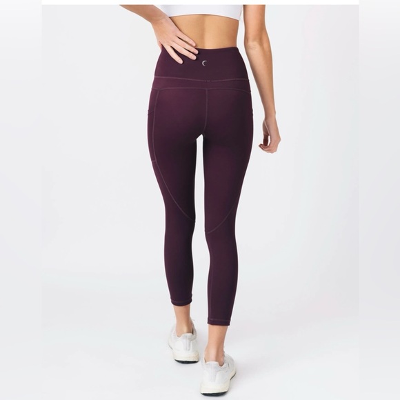 Zyia Plum Pocket Light n Tight Hi-Rise Capri 20” - Picture 4 of 7